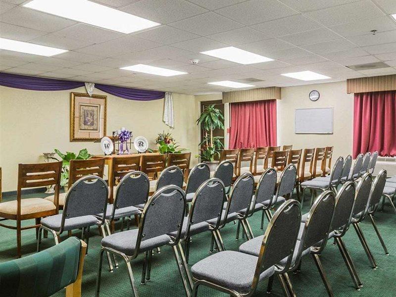 Quality Inn & Suites North Μοντγκόμερι Εξωτερικό φωτογραφία