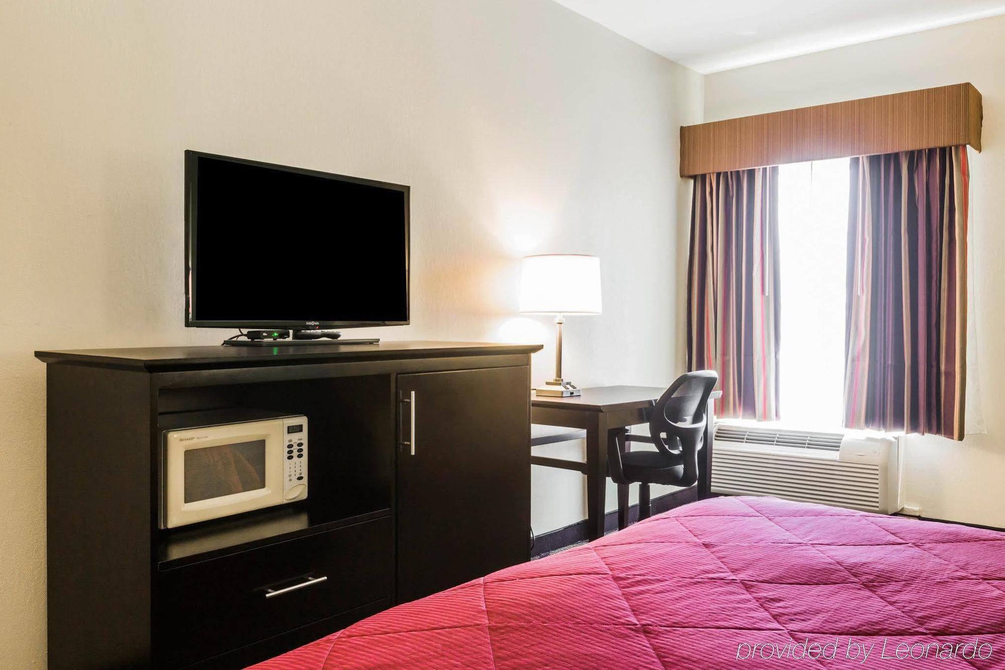 Quality Inn & Suites North Μοντγκόμερι Εξωτερικό φωτογραφία