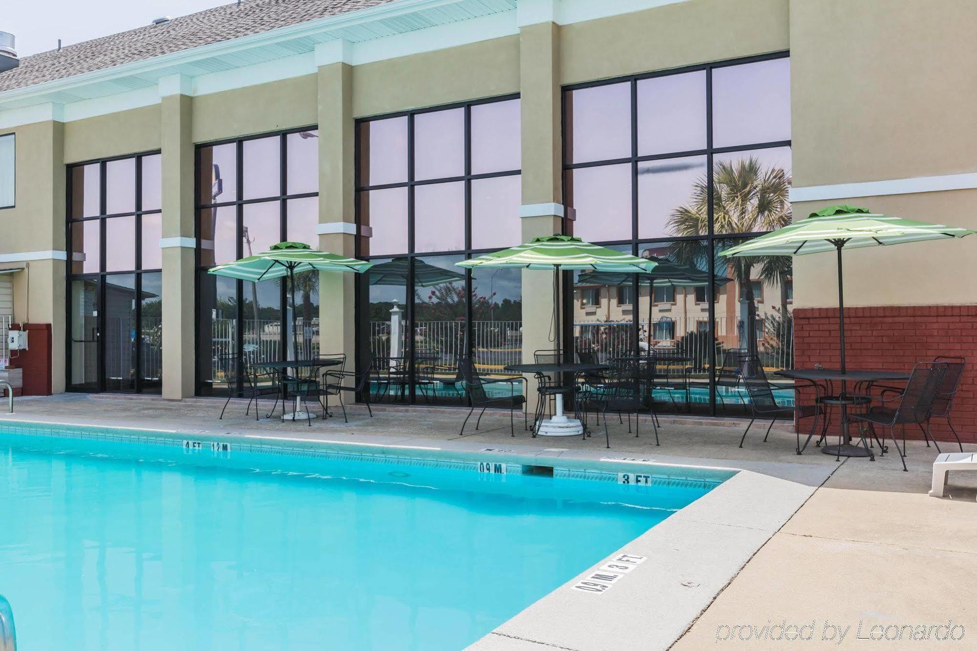 Quality Inn & Suites North Μοντγκόμερι Εξωτερικό φωτογραφία