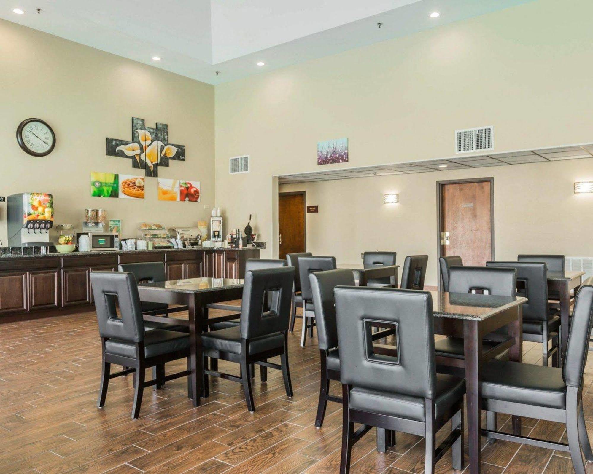 Quality Inn & Suites North Μοντγκόμερι Εξωτερικό φωτογραφία