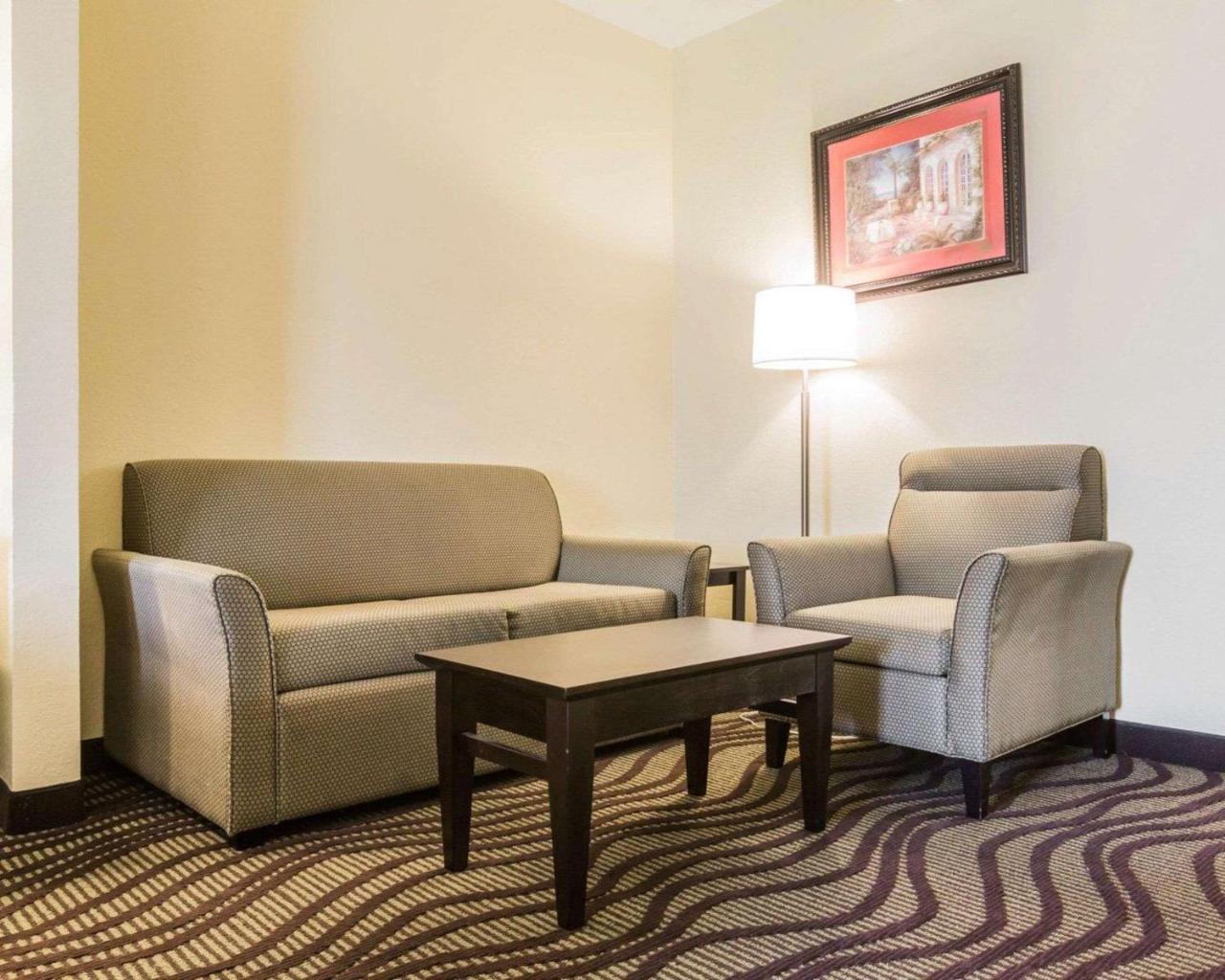Quality Inn & Suites North Μοντγκόμερι Εξωτερικό φωτογραφία